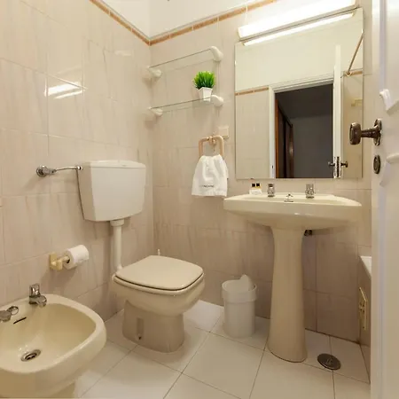 52b - Fandymur Reack Apartment *