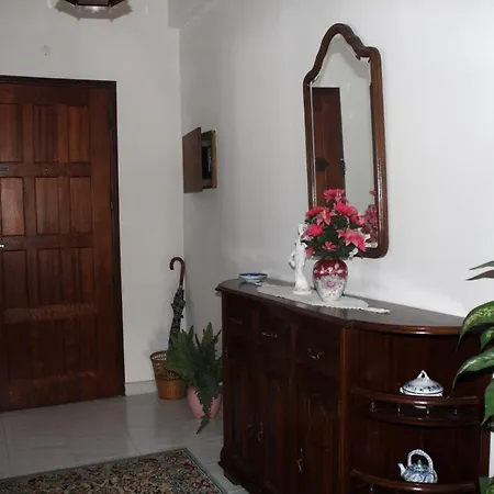 52b - Fandymur Reack Apartment